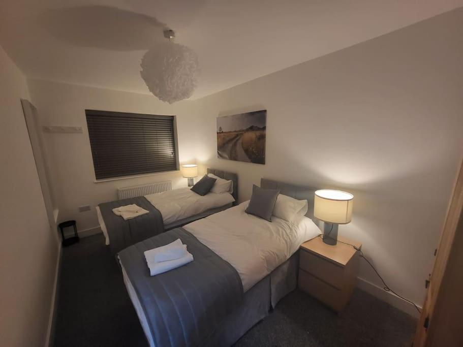 New 4 Bedrm House! Parking. 10Min To City / Etihad Manchester Kültér fotó