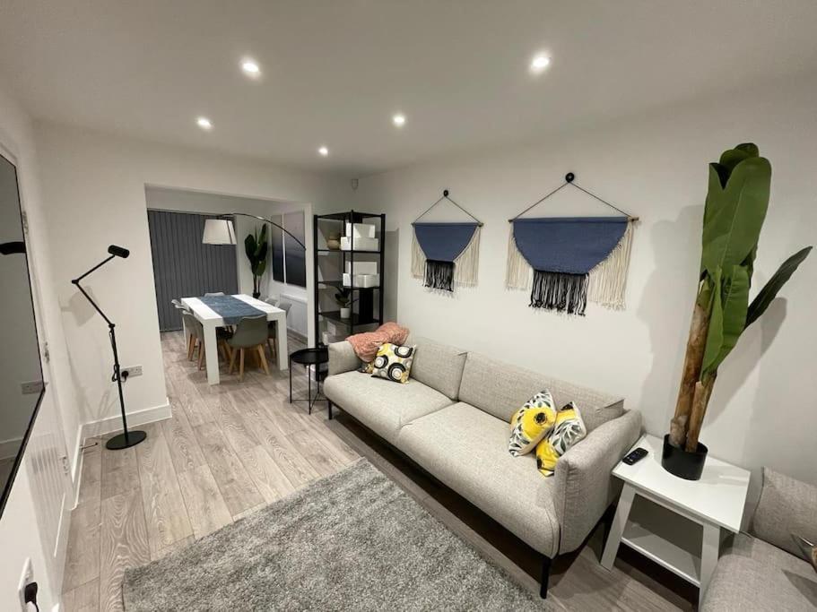 New 4 Bedrm House! Parking. 10Min To City / Etihad Manchester Kültér fotó